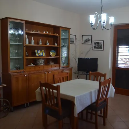 L'agrifoglio Apartment *